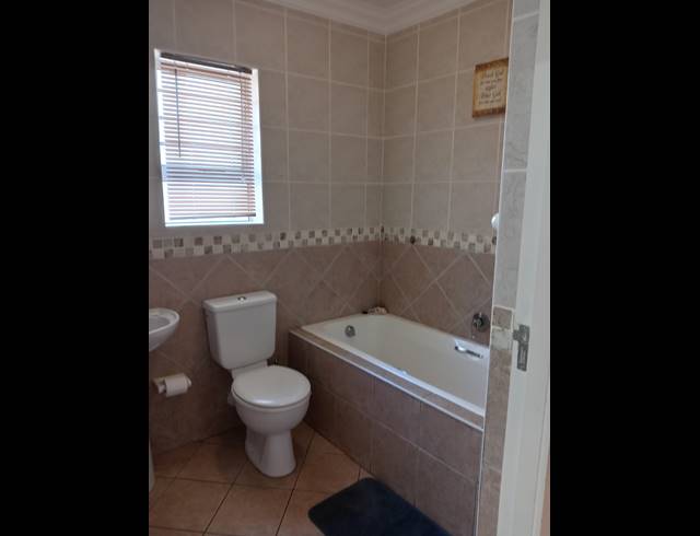 2 BEDROOM APARTMENT FOR SALE IN JEFFREYS BAY CENTRAL